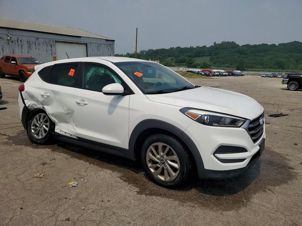 2017 HYUNDAI TUCSON SE (no options)