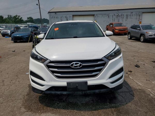 2017 HYUNDAI TUCSON SE (no options)