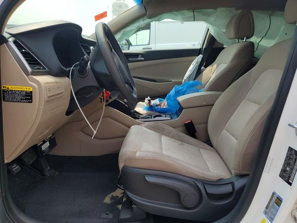 2017 HYUNDAI TUCSON SE (no options)