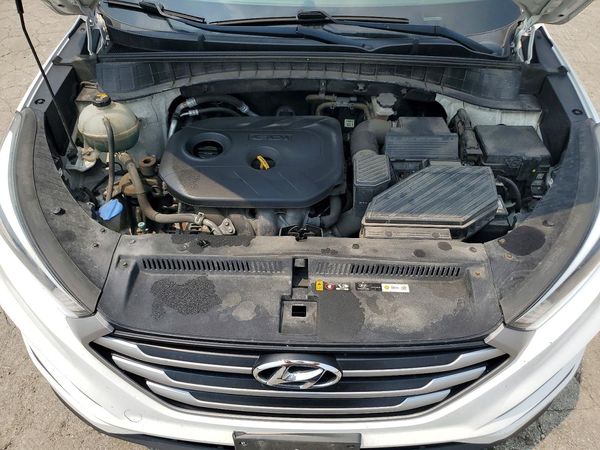 2017 HYUNDAI TUCSON SE (no options)