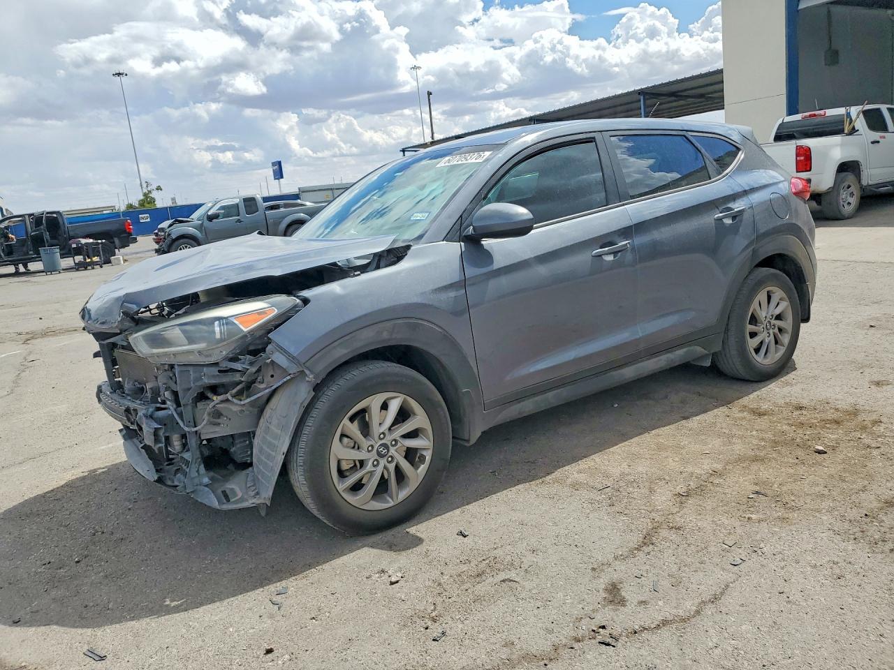 2017 HYUNDAI TUCSON SE (no options)