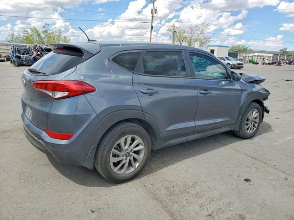 2017 HYUNDAI TUCSON SE (no options)