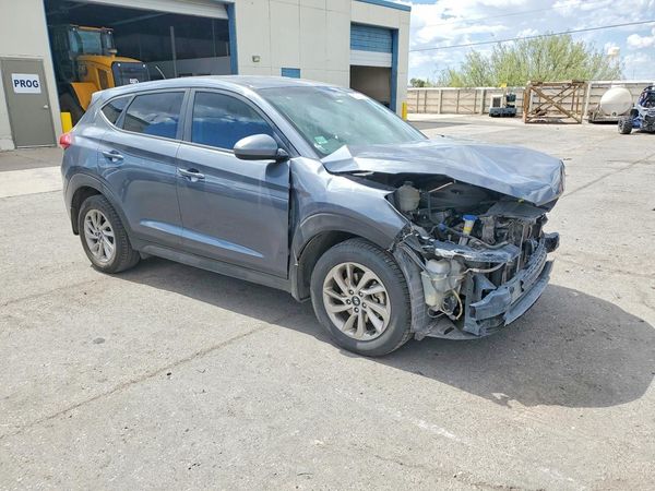2017 HYUNDAI TUCSON SE (no options)