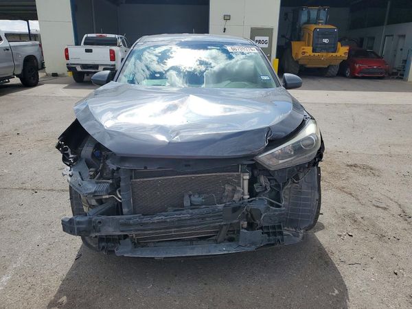 2017 HYUNDAI TUCSON SE (no options)