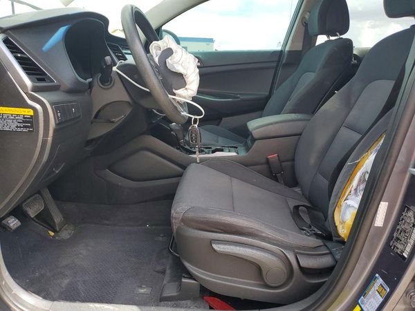 2017 HYUNDAI TUCSON SE (no options)