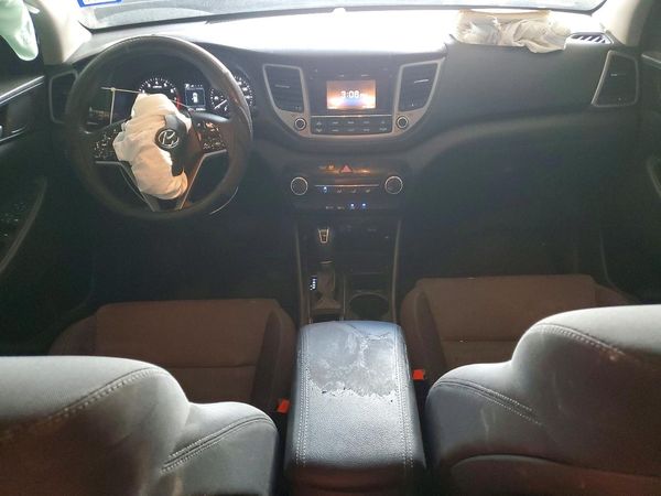 2017 HYUNDAI TUCSON SE (no options)