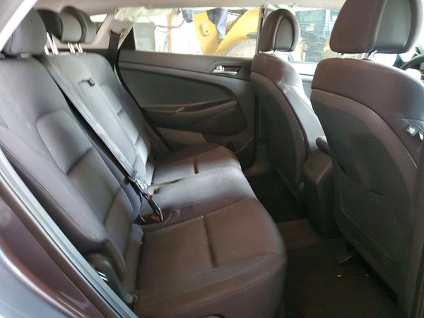 2017 HYUNDAI TUCSON SE (no options)