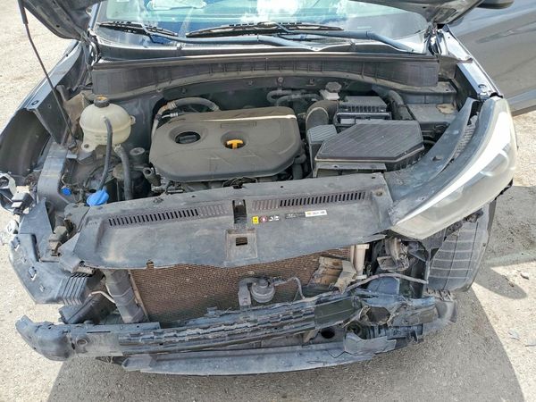 2017 HYUNDAI TUCSON SE (no options)