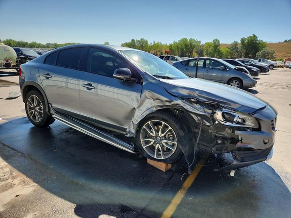 2017 VOLVO S60 CROSS COUNTRY Platinum