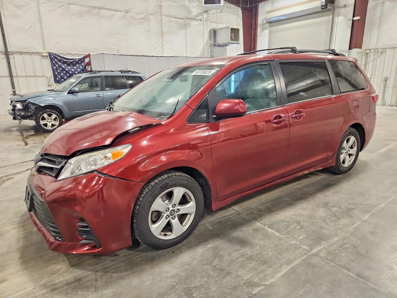 2018 TOYOTA SIENNA LE