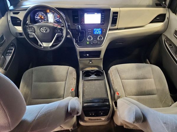 2018 TOYOTA SIENNA LE