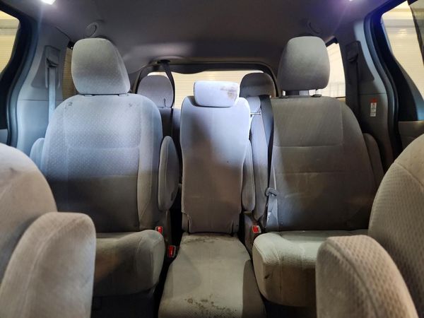 2018 TOYOTA SIENNA LE