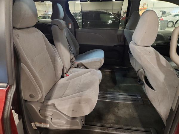 2018 TOYOTA SIENNA LE