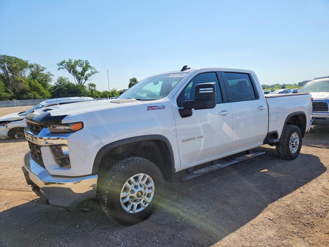 2022 CHEVROLET SILVERADO LT — Front 3/4