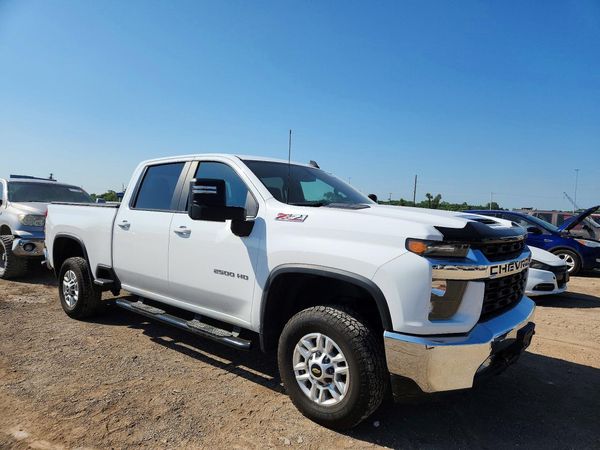 2022 CHEVROLET SILVERADO LT — Passenger 3/4