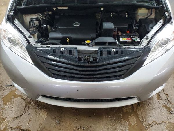 2015 TOYOTA SIENNA