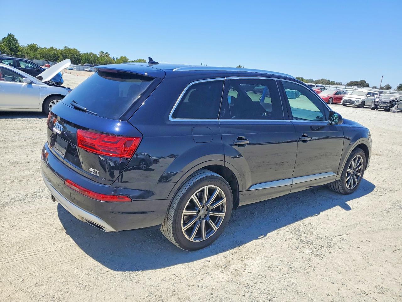 2017 AUDI Q7 quattro Premium Plus