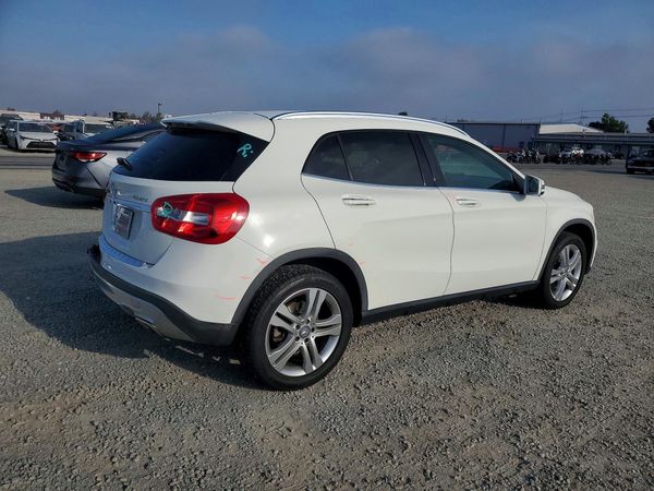 2016 MERCEDES-BENZ GLA GLA250-4M