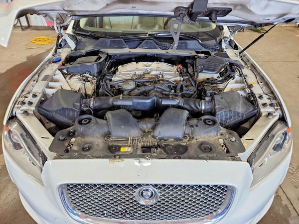 2013 JAGUAR XJ XJL Portfolio