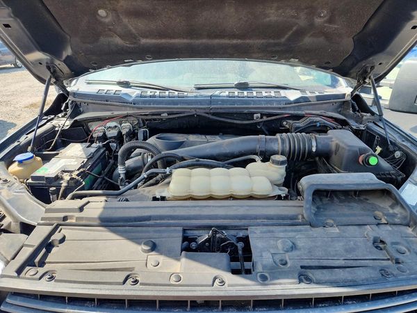 2019 FORD F150 — Engine bay