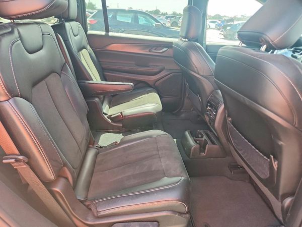 2023 JEEP GRAND CHEROKEE Laredo, Altitude