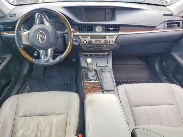 2018 LEXUS ES 300h