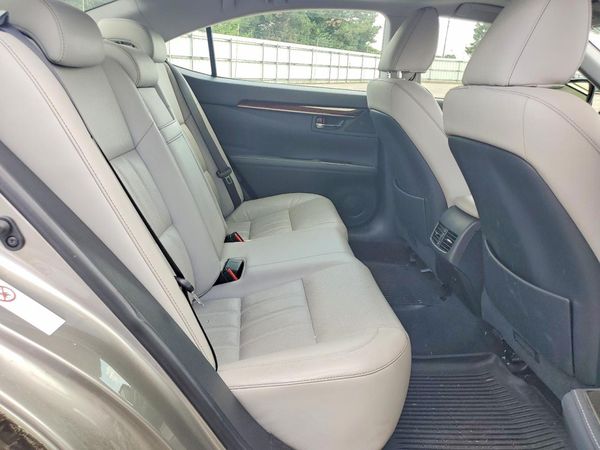 2018 LEXUS ES 300h