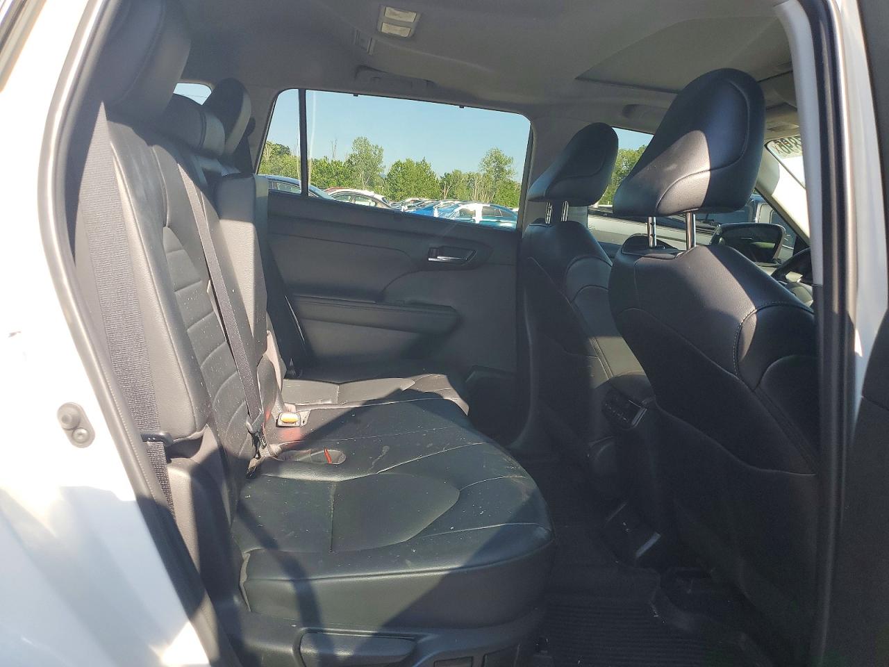 2022 TOYOTA HIGHLANDER XLE