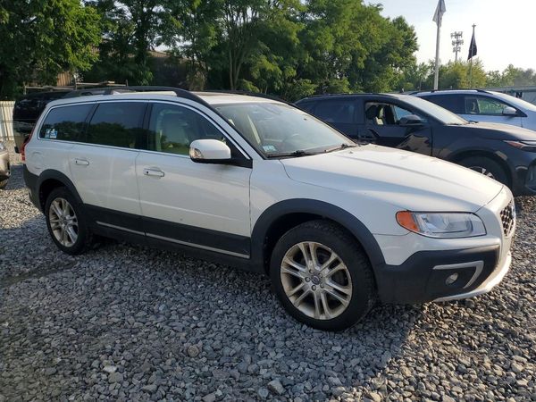 2016 VOLVO XC70