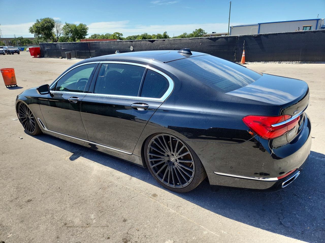 2016 BMW 750 xDrive