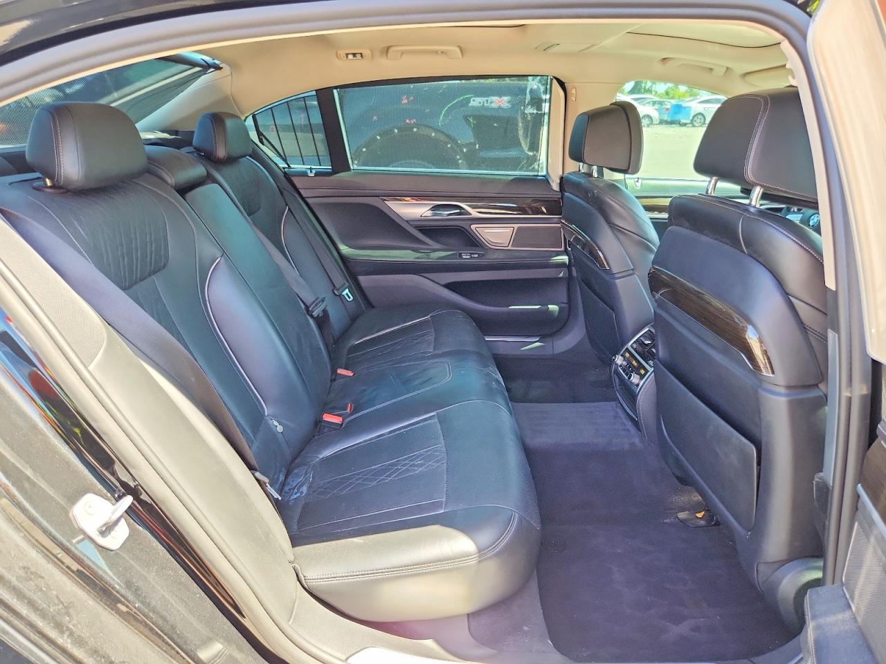 2016 BMW 750 xDrive