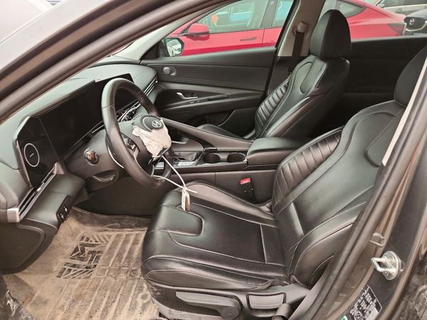 2024 HYUNDAI ELANTRA