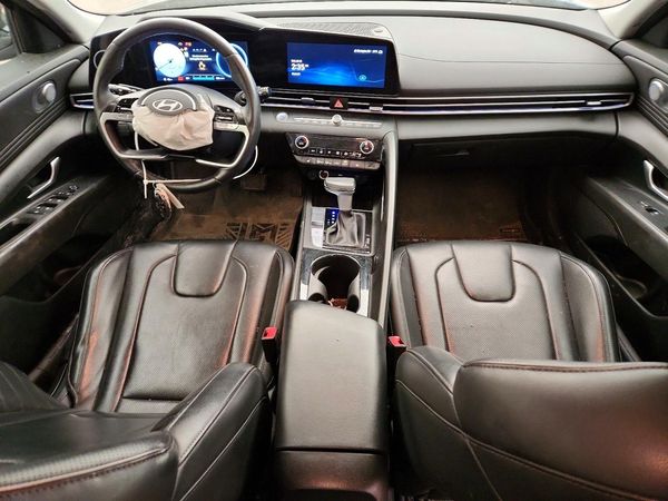 2024 HYUNDAI ELANTRA
