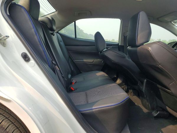 2019 TOYOTA COROLLA