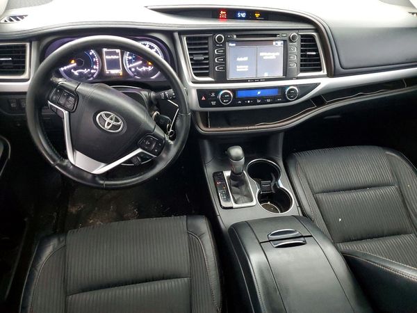 2017 TOYOTA HIGHLANDER LE/LE Plus