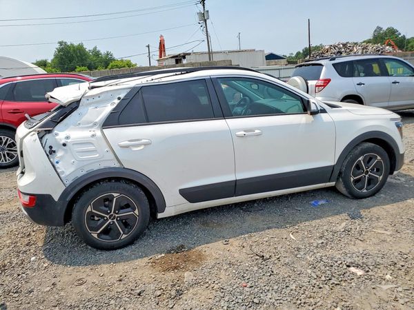2023 KIA NIRO EX
