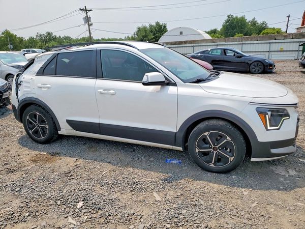 2023 KIA NIRO EX