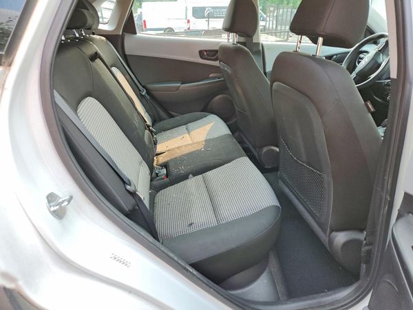 2020 HYUNDAI KONA SE