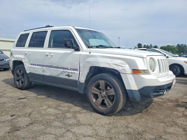 2014 JEEP PATRIOT LATITUDE FWD — Passenger 3/4
