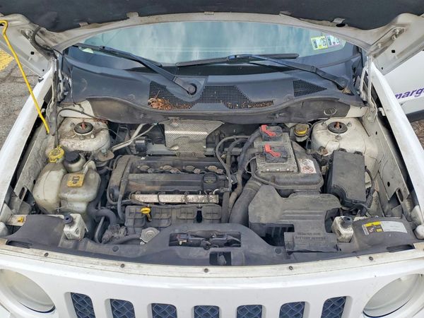 2014 JEEP PATRIOT LATITUDE FWD — Engine bay