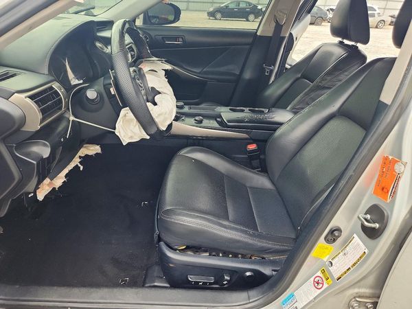 2016 LEXUS IS 200t
