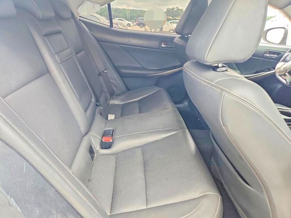 2016 LEXUS IS 200t