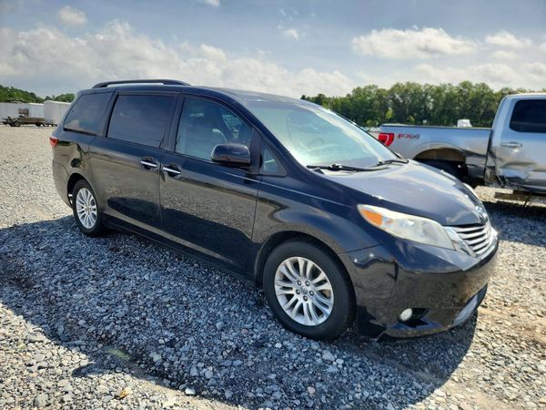 2016 TOYOTA SIENNA