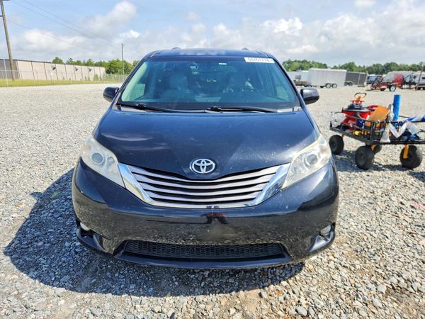2016 TOYOTA SIENNA