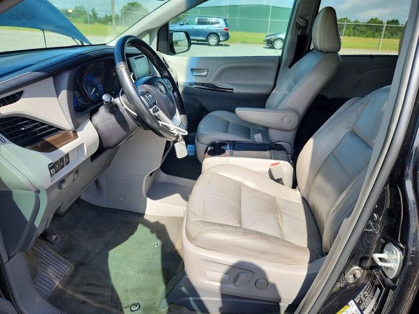 2016 TOYOTA SIENNA
