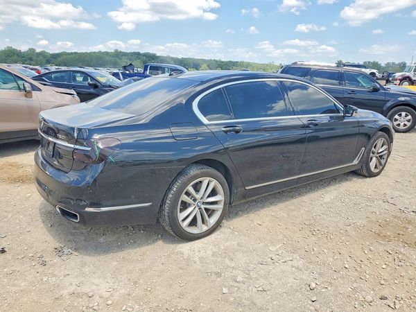 2016 BMW 750