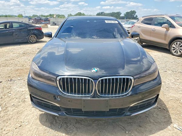 2016 BMW 750
