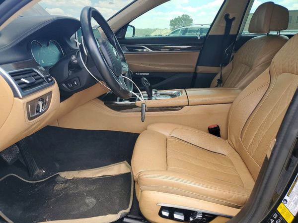 2016 BMW 750