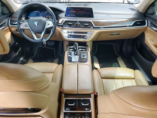 2016 BMW 750