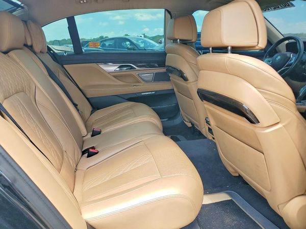2016 BMW 750